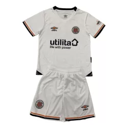 Conjunto Luton Town Niño Tercera 24/25 Conjunto Luton Town Niño Tercera 24/25