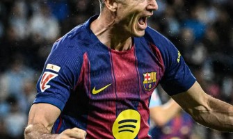 Lewandowski, de 37 años, regresa con un triplete; la leyenda continúa, pero el futuro es incierto.