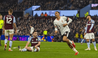 El Liverpool empató 2-2 con el Aston Villa a domicilio El Liverpool empató 2-2 con el Aston Villa a domicilio