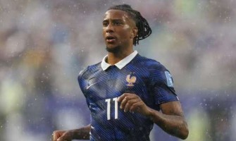 En una encrucijada tras la derrota de Francia, el rojo del Bayern de Olise y el blanco del Real Madrid...