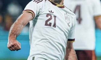De la gloria de la camiseta española al refinamiento de la camiseta del Barcelona